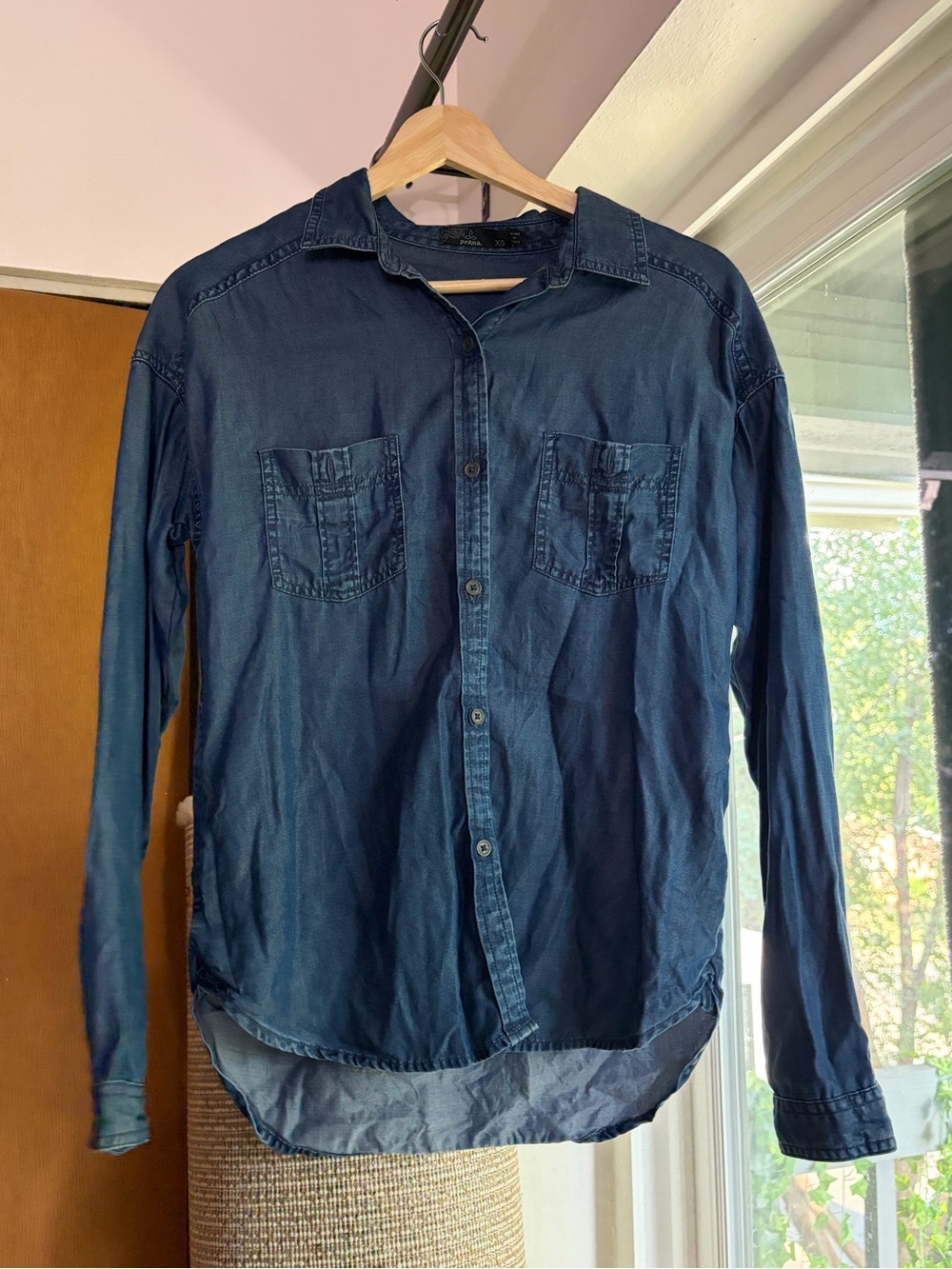 Prana Chambray Long Sleeve Button Down Lenzing Tencel Natural Fibers Blue XS